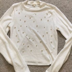 Cozy shirt with white pearls